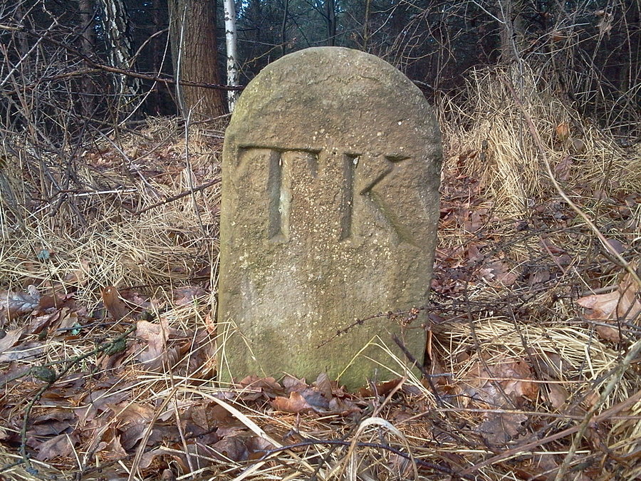 TK niedaleko krzyża