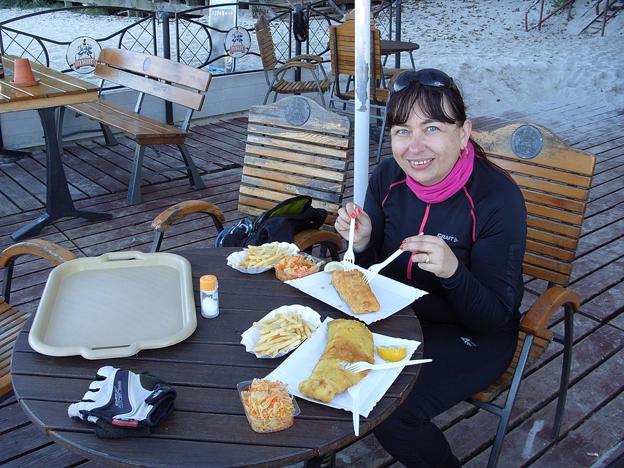 Kołobrzeg i smaczny łosoś na plaży