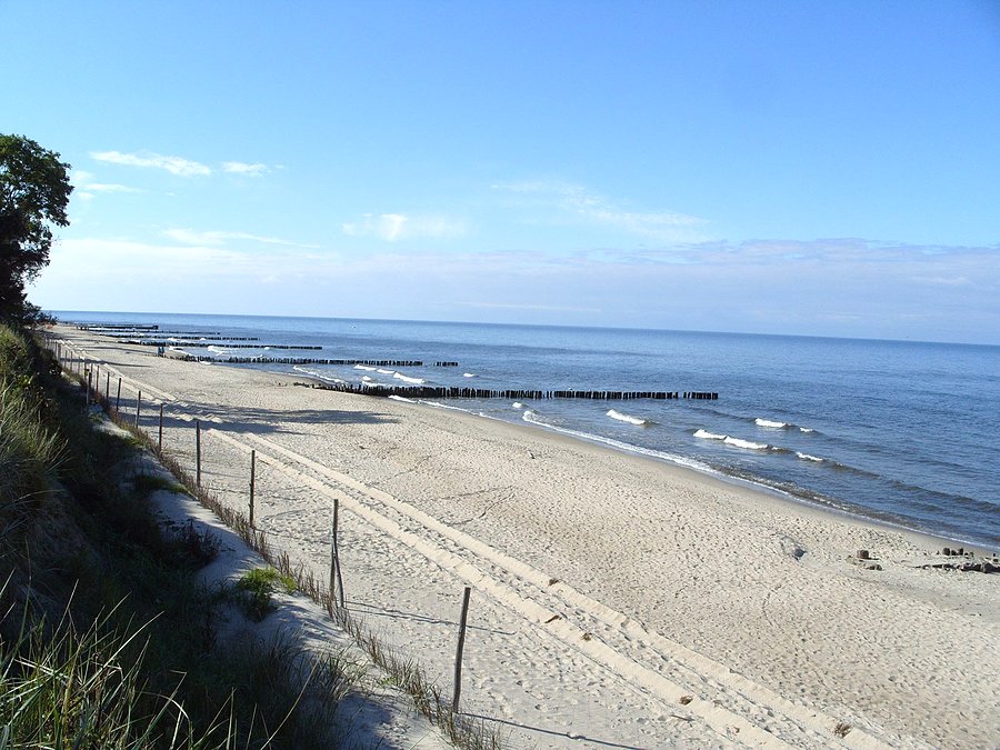 Plaża między Kołobrzegiem a Ustroniem