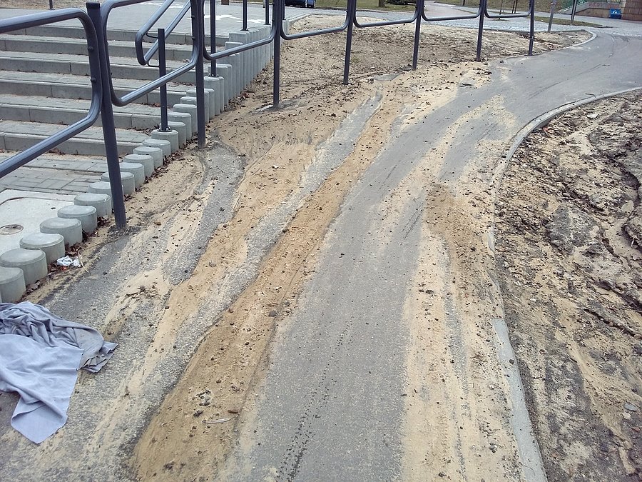 Zjazd do tunelu dworca PKP Raków I