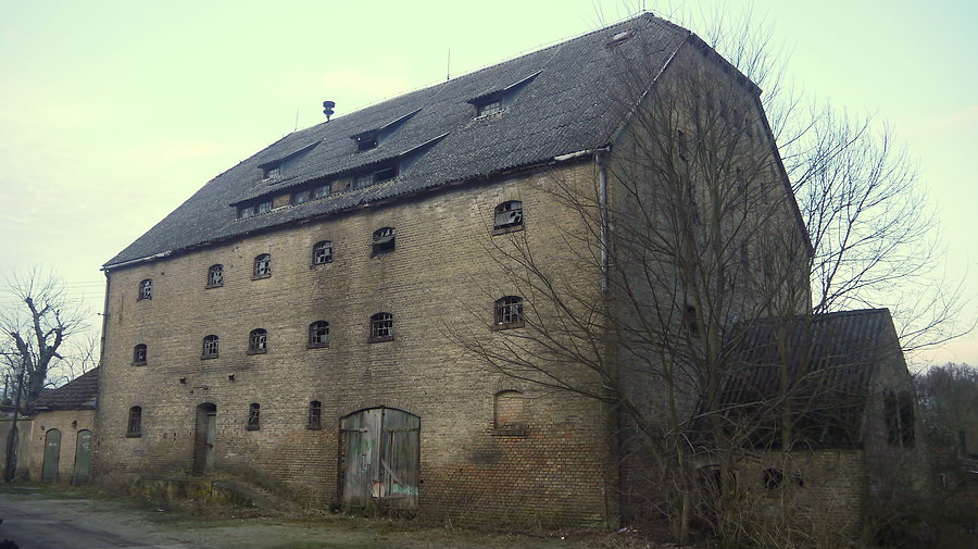 Murzynowo - spichlerz folwarczny
