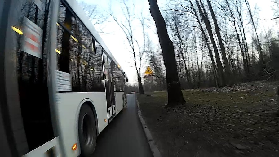 ...coś za blisko