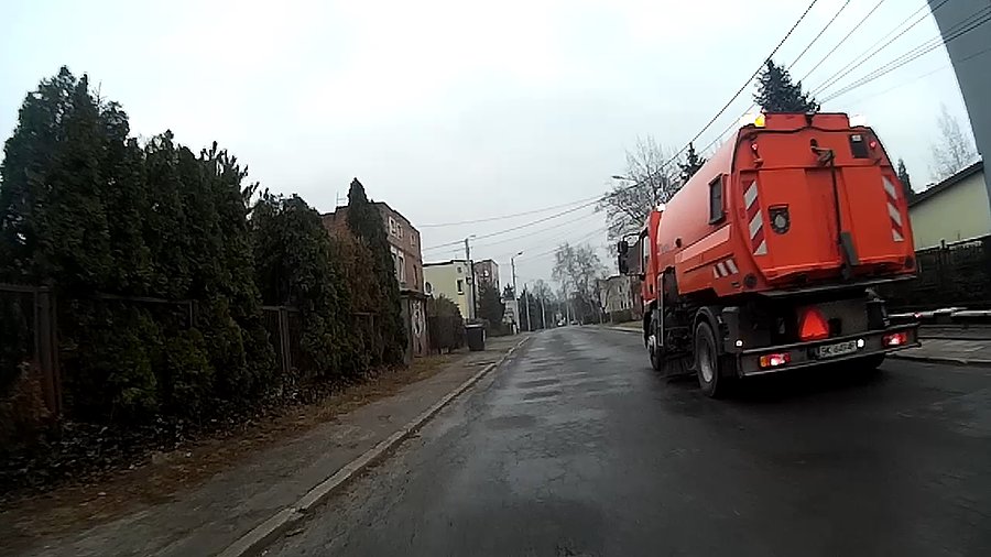 Zamiatarka? O tej porze?