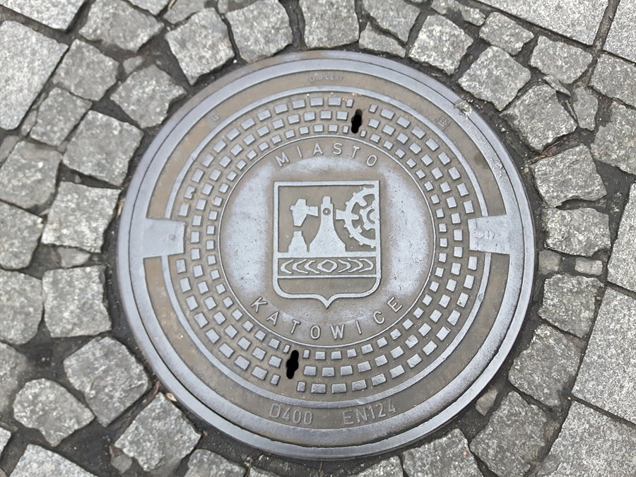 Kanał czyli dekiel czyli pokrywa