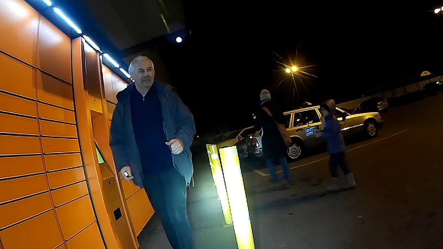 Pod paczkomatem