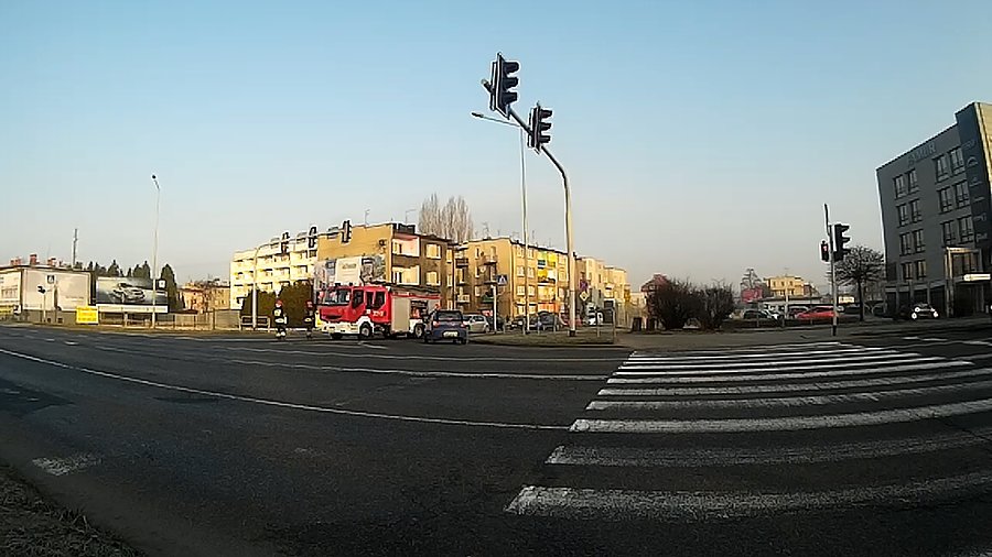 Straż pożarna, chyba usuwa jakieś zagrożenie... czyżby coś tutaj się działo wcześniej?