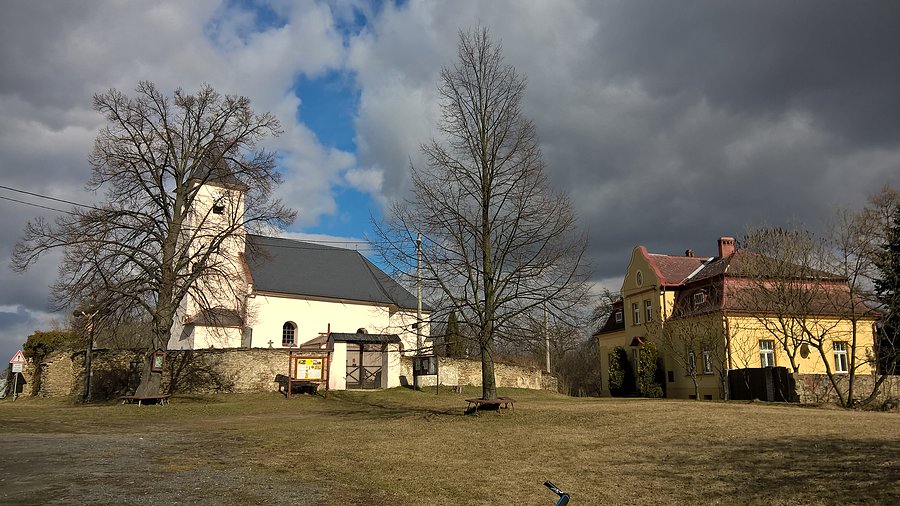 Kościół i plebania w miejscowości Hrozova