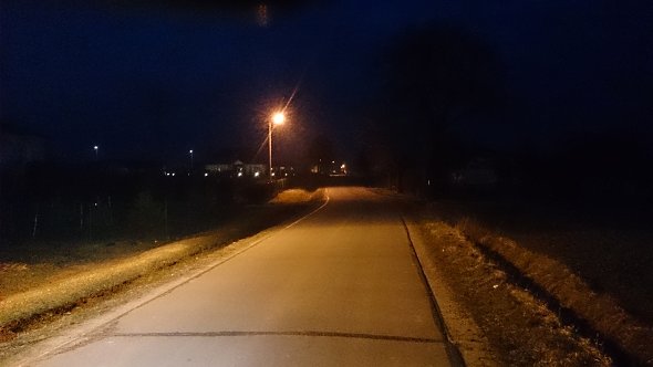 Przy sztucznym oświetleniu