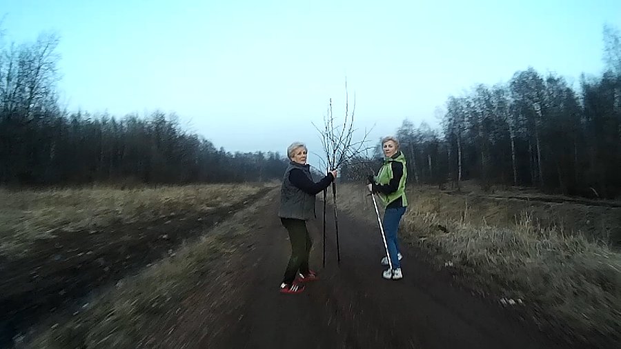 A co te panie niosą?