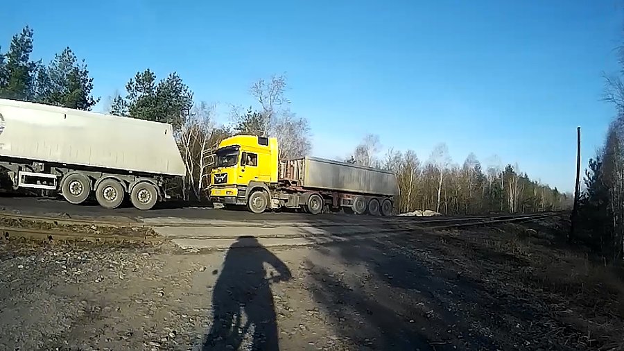 Korek na skrzyżowaniu w lesie ;)