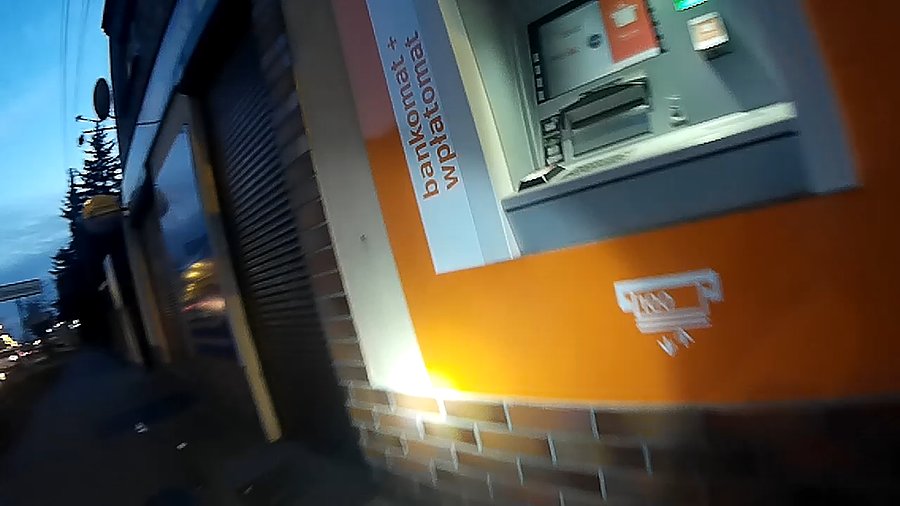 Przypomniałem sobie by zajechać do bankomatu :)