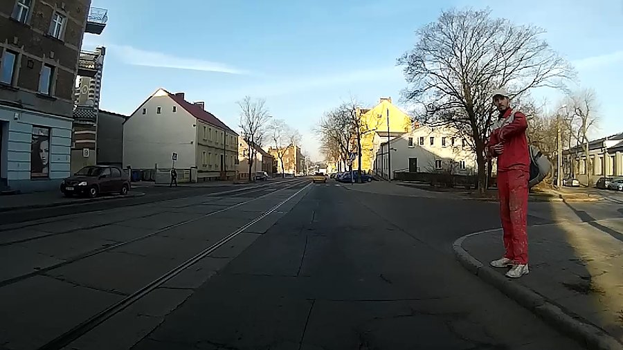 Na coś czeka?