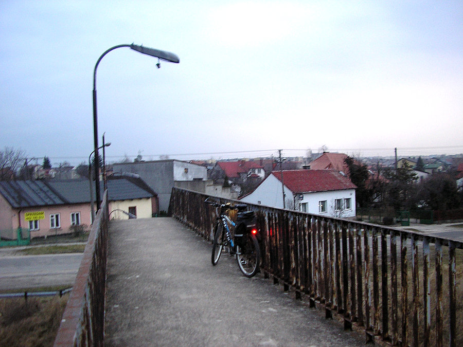 Stara kładka nad starymi torami