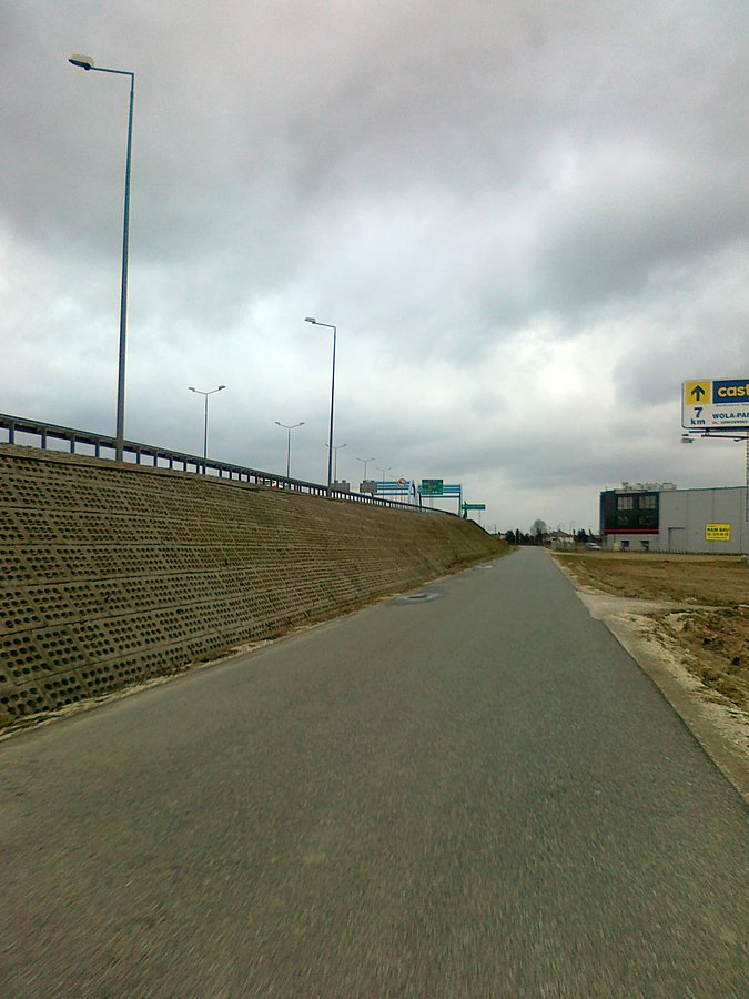 Wzdłuz autostrady