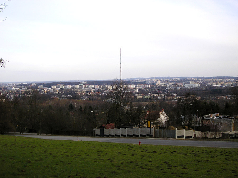 Na środku 123m maszt RON Malczewskiego