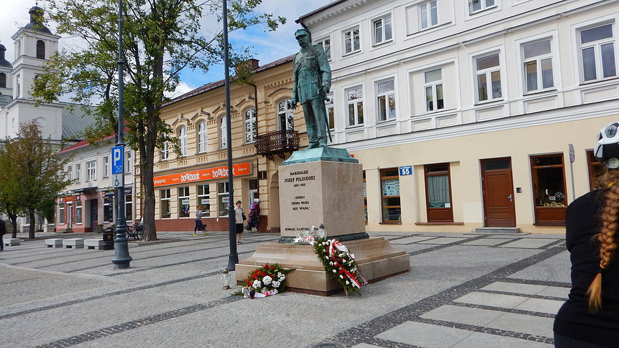 Wyprawa, dzień 11 - pomnik Józefa Piłsudzkiego w Suwałkach