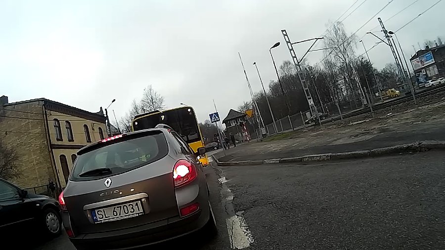 Za czym ta kolejna stoi?