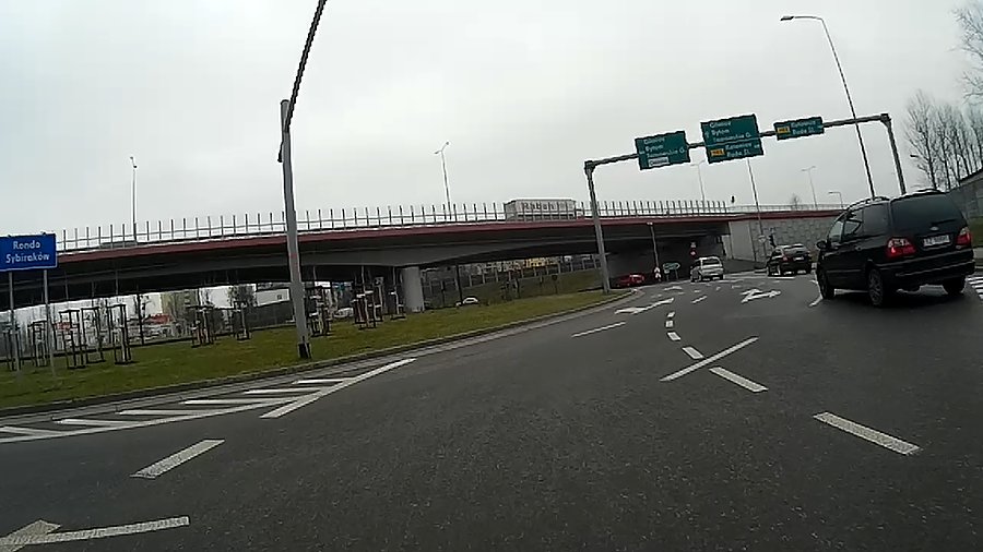 Wjazd na rondo przy DTŚ - zupełnie bezproblemowe