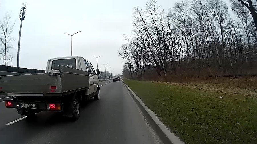Kolejny mądry który na siłę chciał się zmieścić na pasie