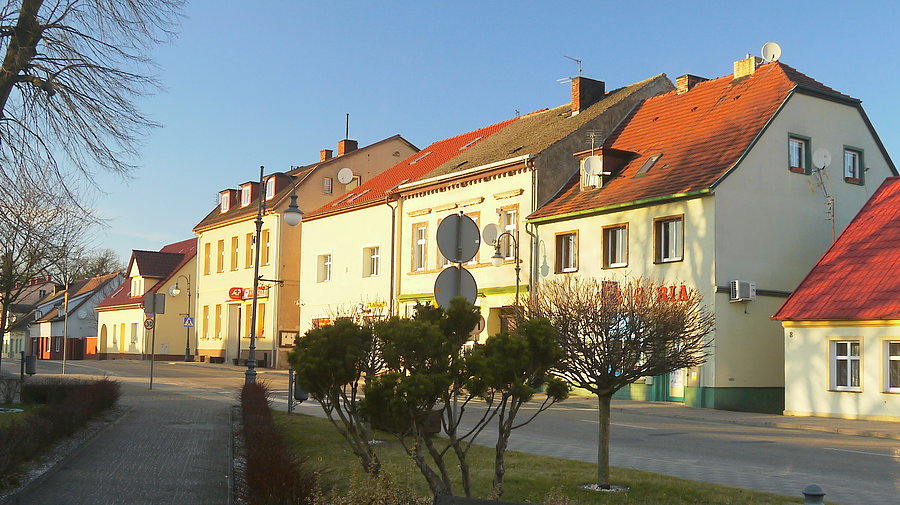 Pszczew - rynek ściana wschodnia