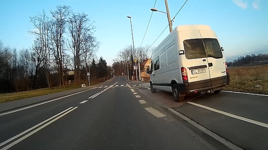 Genialne miejsce na parkowanie, w zasadzie nawet nie wiem po co, tutaj nic nie ma... poza hałdą, domy są dopiero kilkadziesiąt metrów dalej