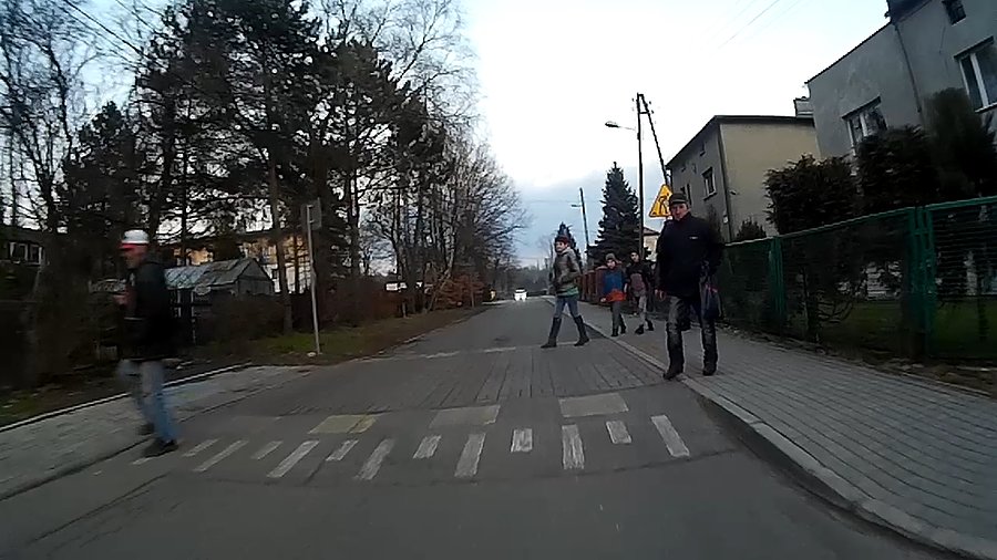 Nagle zaczęli przebiegać gdy byłem może 2 metry przed przejściem
