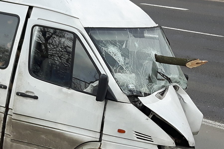 Kierowca i pasażerowie mieli szczęście