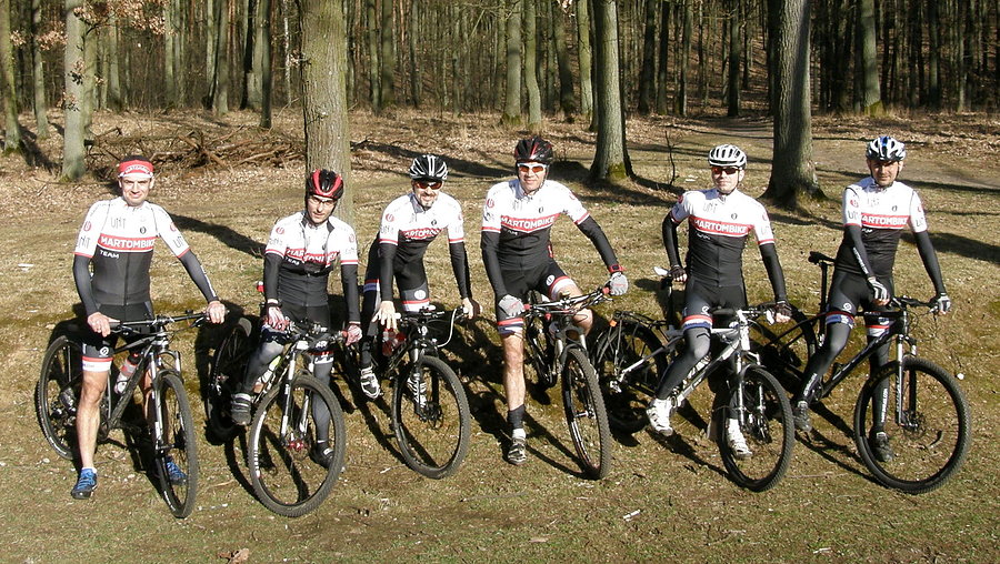 Unit Martombike Team z rowerami :)