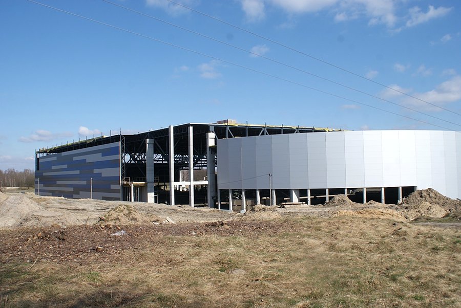 Boczna ściana prawie gotowa - lodowa arena Tomaszów Maz