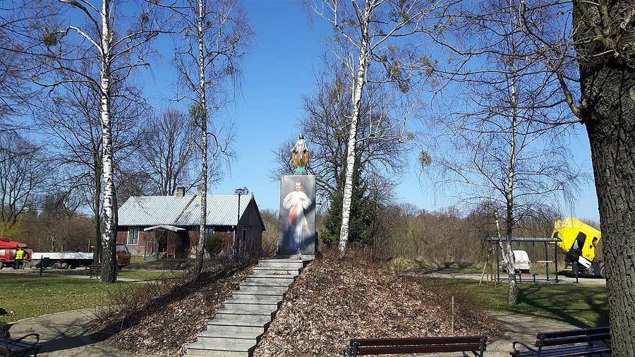 Przy kościele w Zaborowie