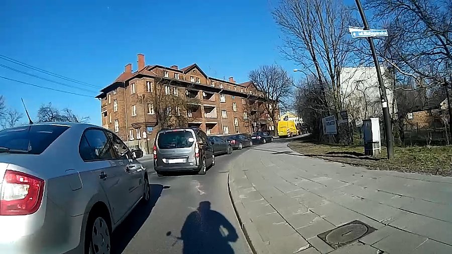A za czym ta kolejna stoi ;)