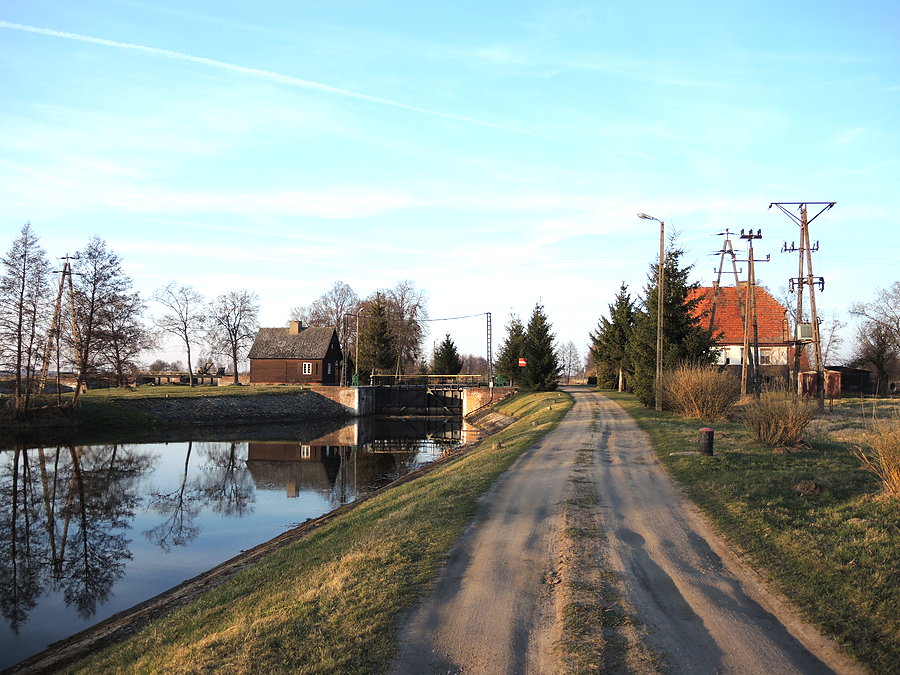 Dojazd do śluzy w Walkowicach