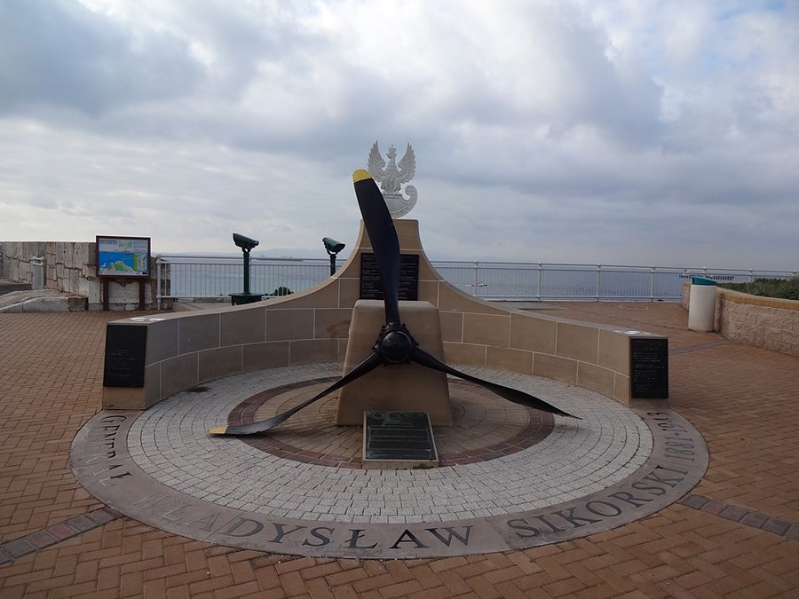 Pomnik ku pamięci gen. Sikorskiego / A monument in memory of gen. Sikorski