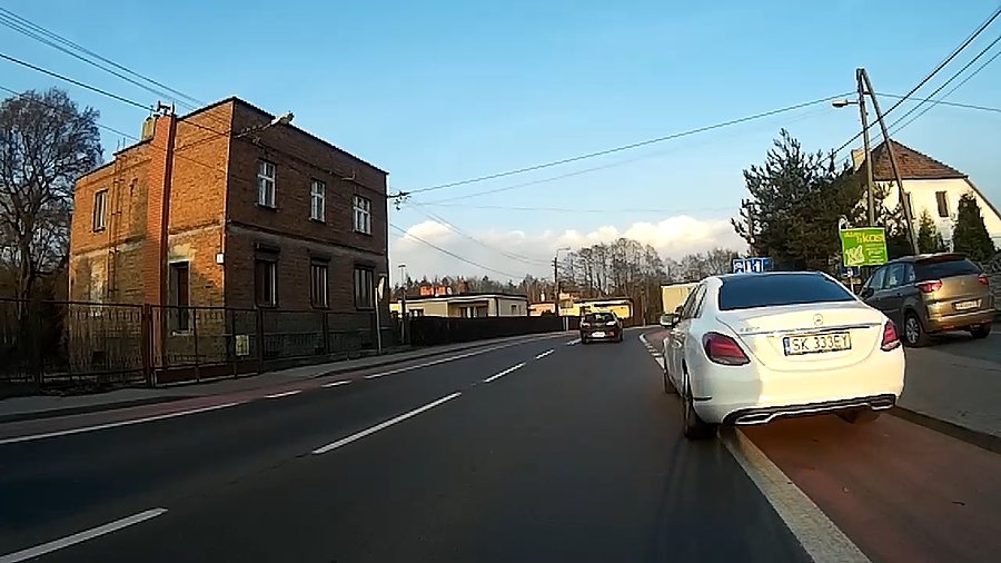 Wewnątrz blondynka