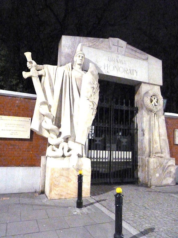 Wejście na cmentarz Powązkowski