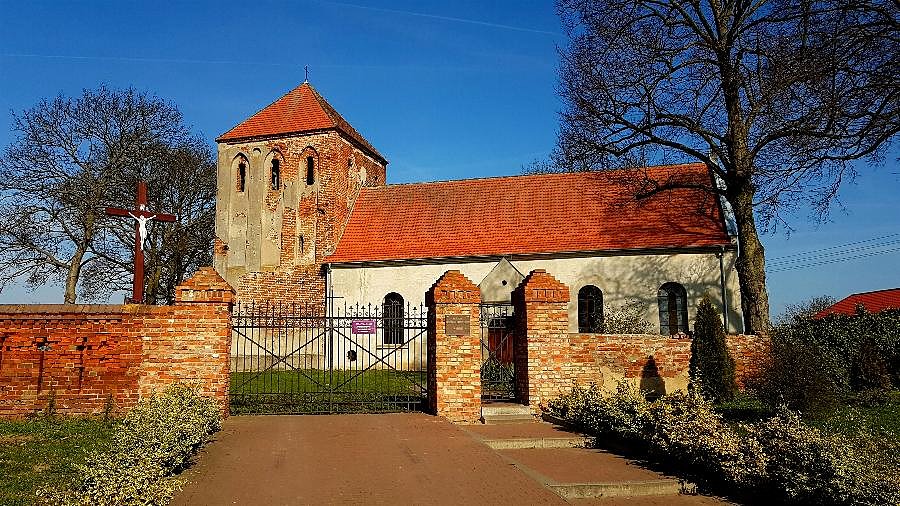 Obryta (niem.Gross Schönfeld) Kościół filialny p.w. MB Łaskawej z XV w