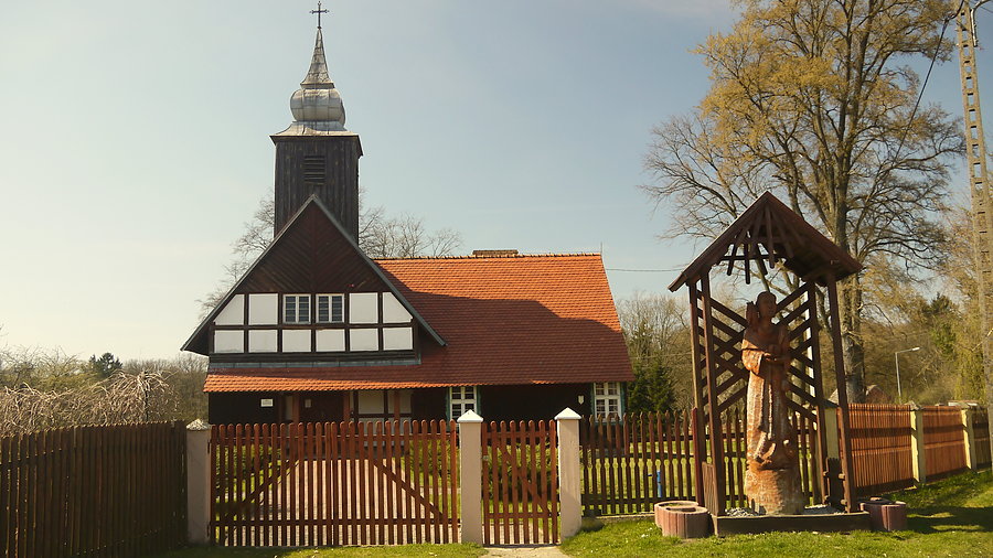 Niedźwiedź - kościół