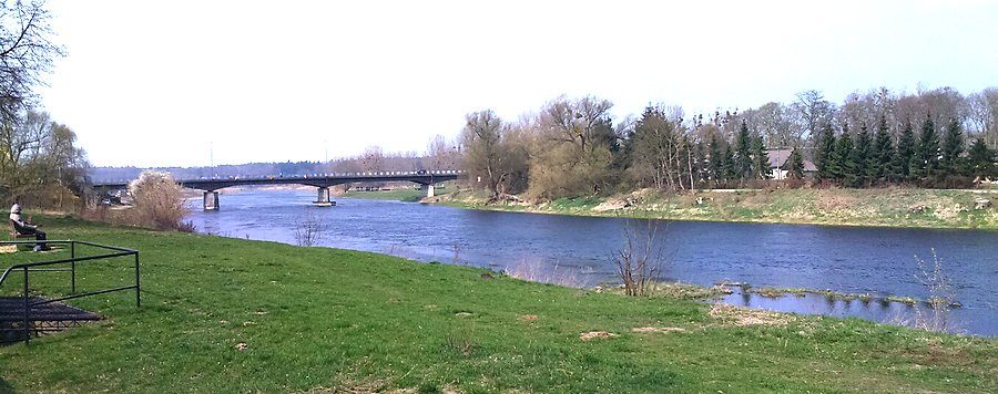 Sieraków. Warta (most) widziana z "muzealnego" brzegu