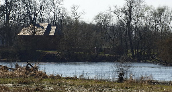 Kościół w Krzyczewie od strony zalanych łąk których nie dało się ominąć