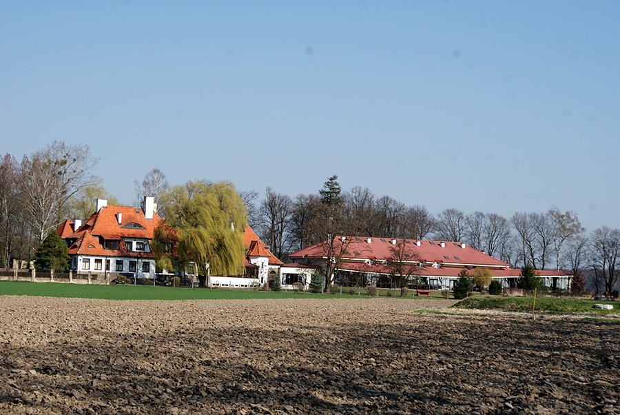 Popień-Parcela - dworek zaadaptowany na Ośrodek Pomocy Społecznej