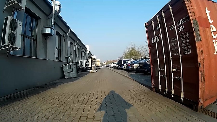 Na firmowym parkingu
