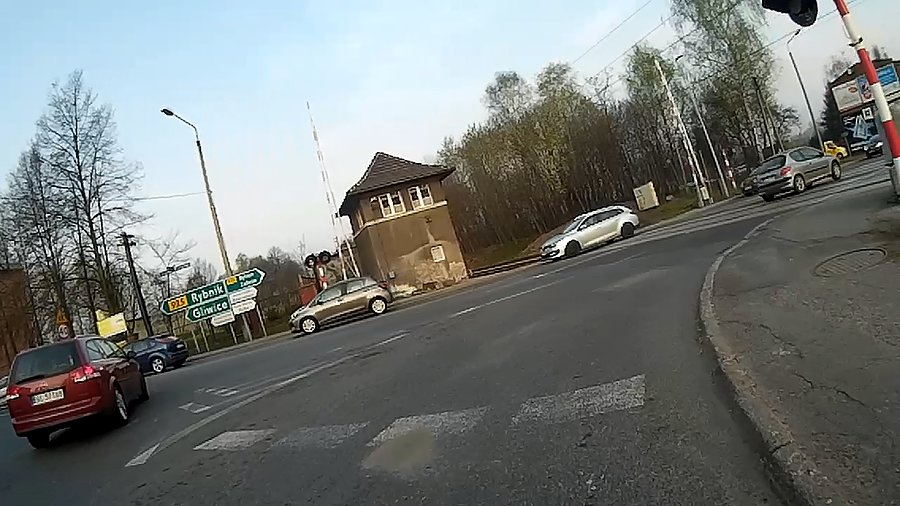 Wirek przy przejeździe kolejowym