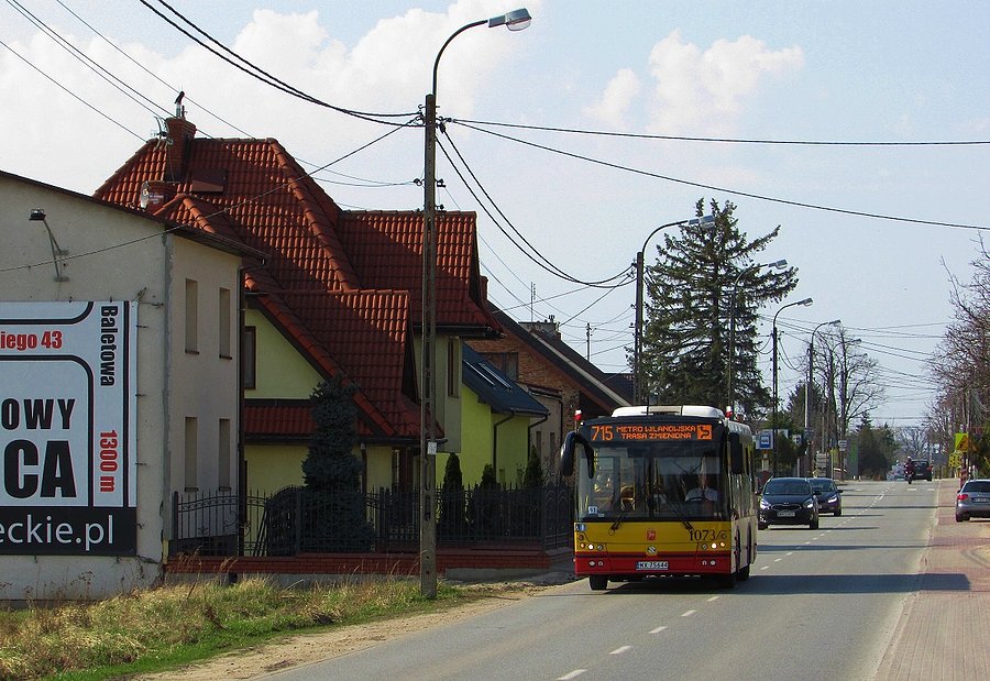 Autobus 715 na ul. Baletowej