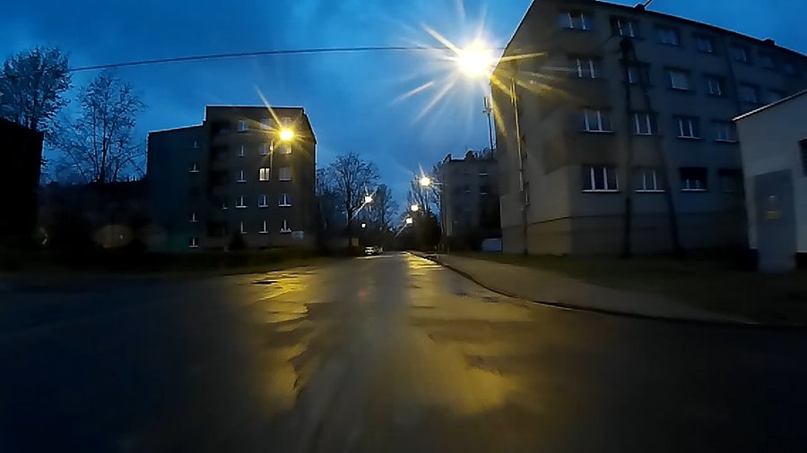 Jest jeszcze ciemno gdy ruszam
