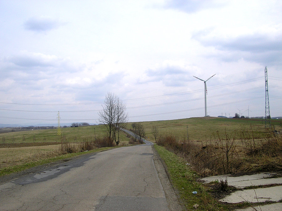 Elektrownie wiatrowe po drodze