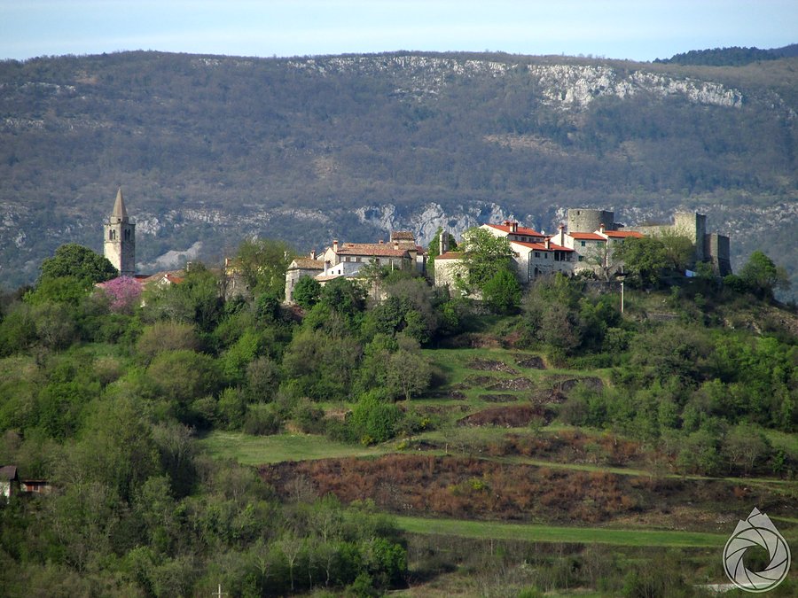 Kolejne miastko na górce