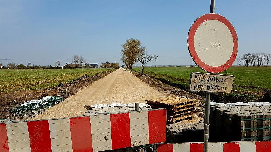 Nowa nawierzchnia z kostki do Ostrowicy