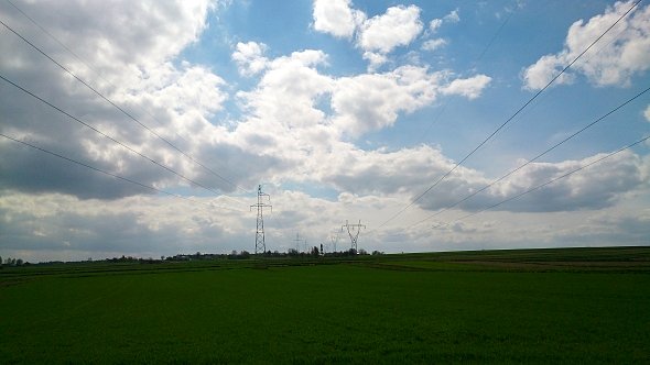 Chmurzasto nad polami