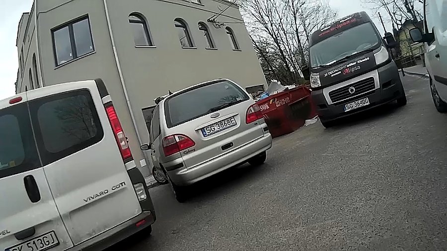 Gorzej nie mogli stanąć... - przejazd jak diabli