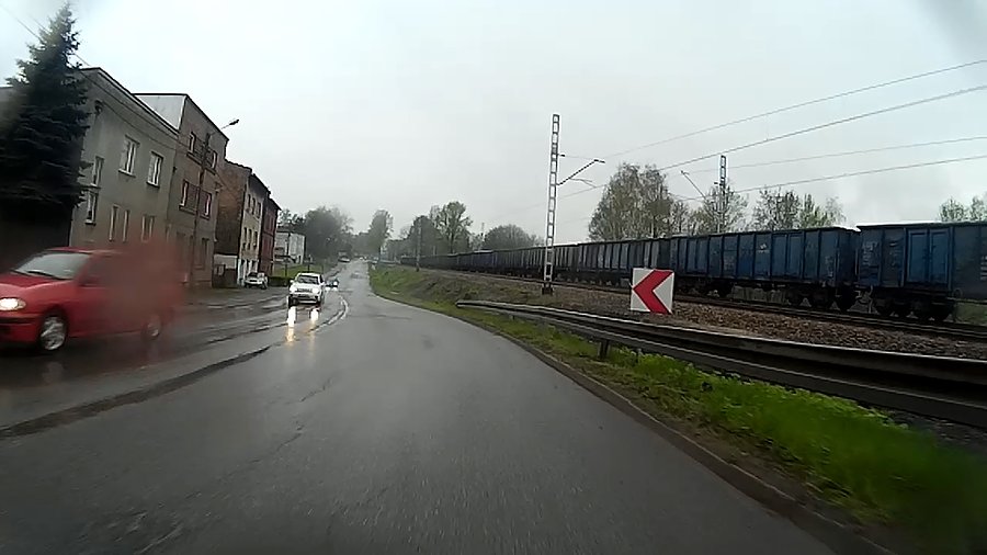Jedzie pociąg, znowu szykuje się postój